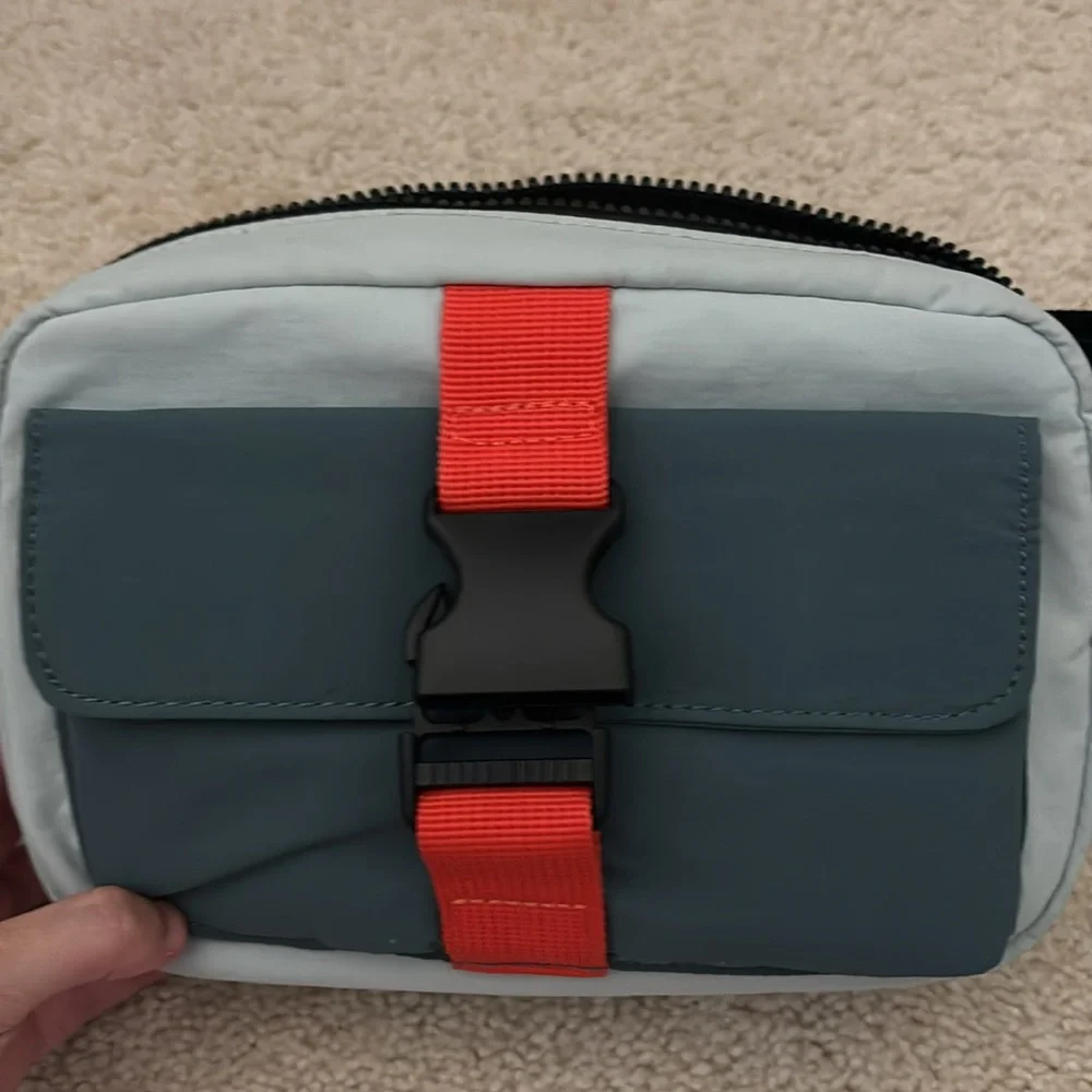 FLX Crossbody Shoulder‎ Bag Gray with Red Strap Buckle – New with Tags